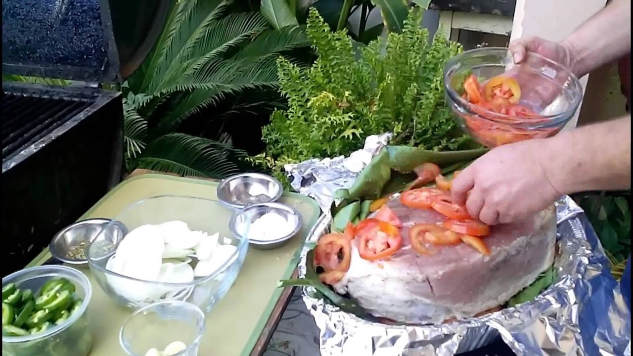 PIERNA DE CERDO A LA LEÑA CON HOJA DE PLATANO