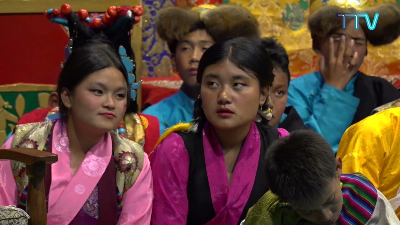 དྷ་ས་བོད་ཕྲུག་ཁྱིམ་སྡེའི་ལོ་འཁོར་ཁང་ཚན་ནང་ཁུལ་གྱི་ལྷ་གཞུང་འཁྲབ་སྟོན་གྱི་འགྲན་བསྡུར།