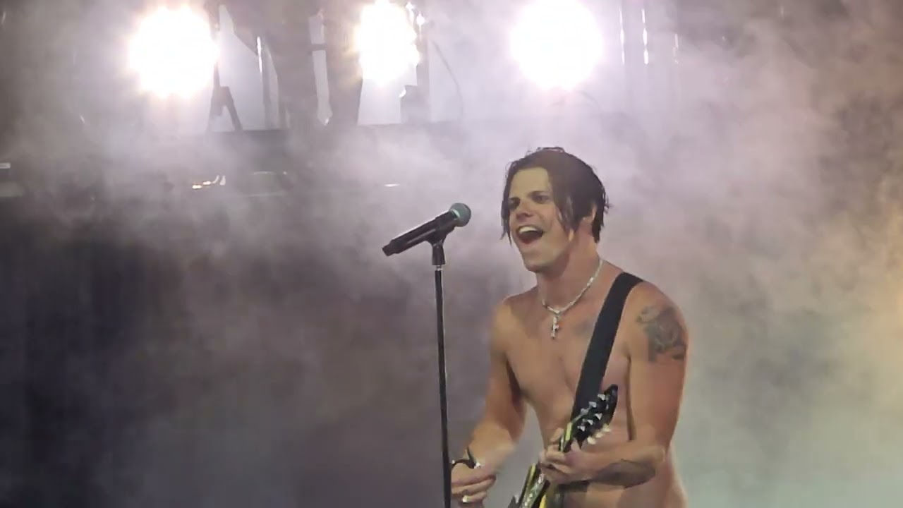 Yungblud-Zombie-(live in Melbourne)-13/01/2026-Sidney Myer Music Bowl