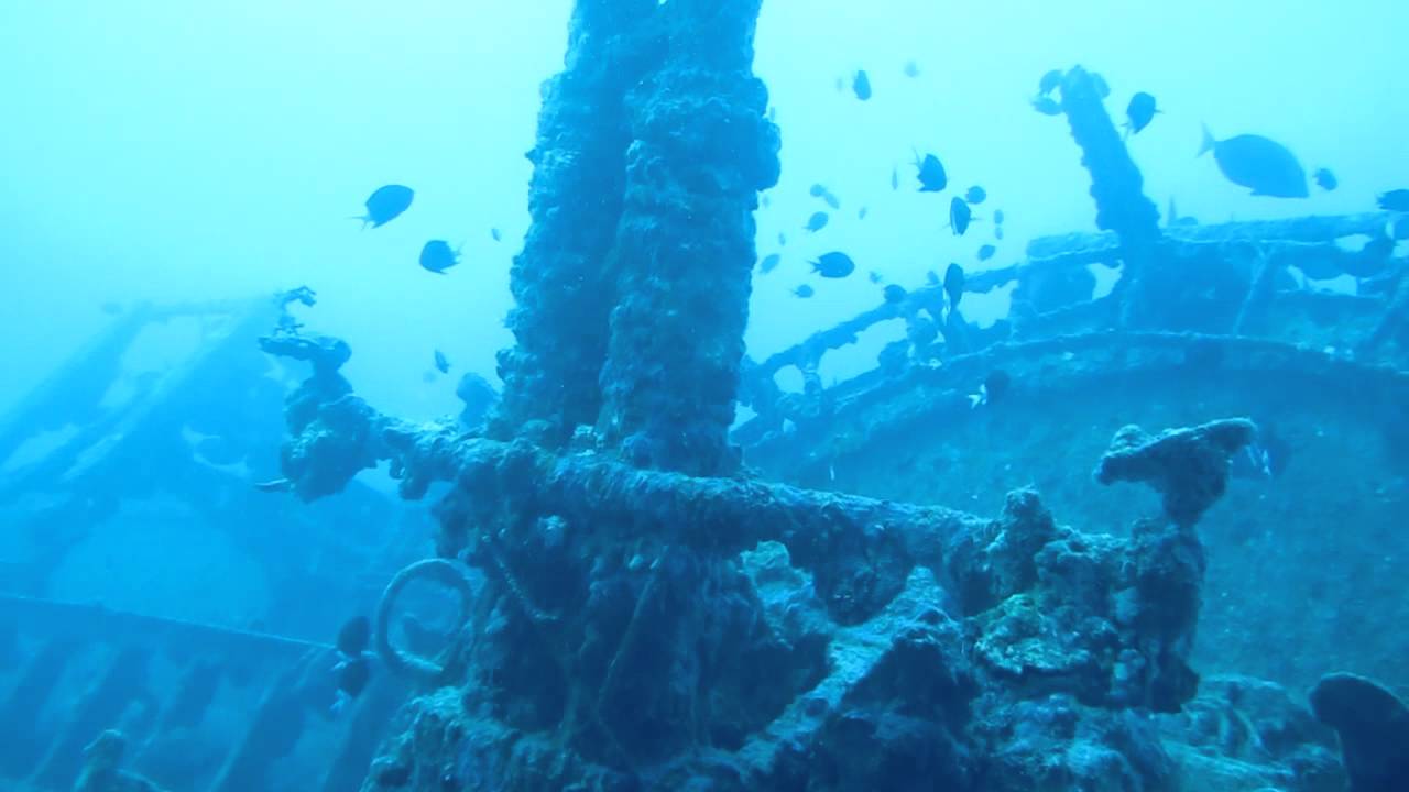 Wreck diving the USS Emmons, Okinawa Japan