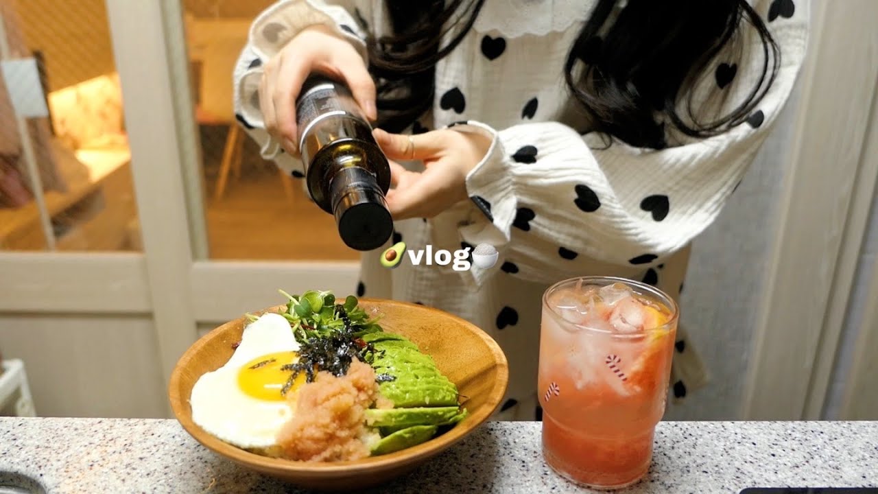 vlog | 처음 먹어보는 아보카도 🥑 명란 덮밥, 꽃집 들려서 꽃 사고 매콤한 김치찜, 메로골드청, 자몽청 만들며 보냈던 자취생 방학 일상