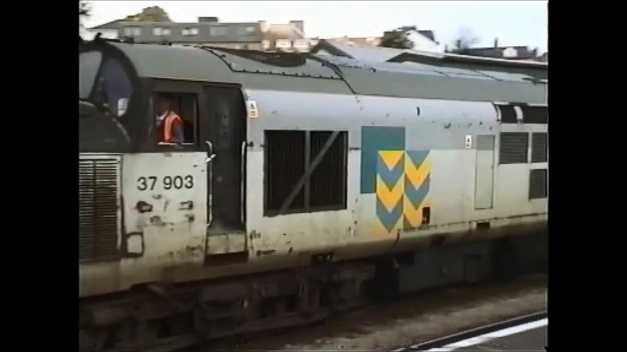 Newport Station 1998. 66001/03/04/05 and 6 x Iron Ore Trains