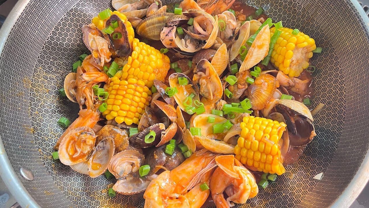 seafood  kerang ' udang ' jagung'  dan cumi  di masak  seperti ini  enak banget @vloganekamasakan 
