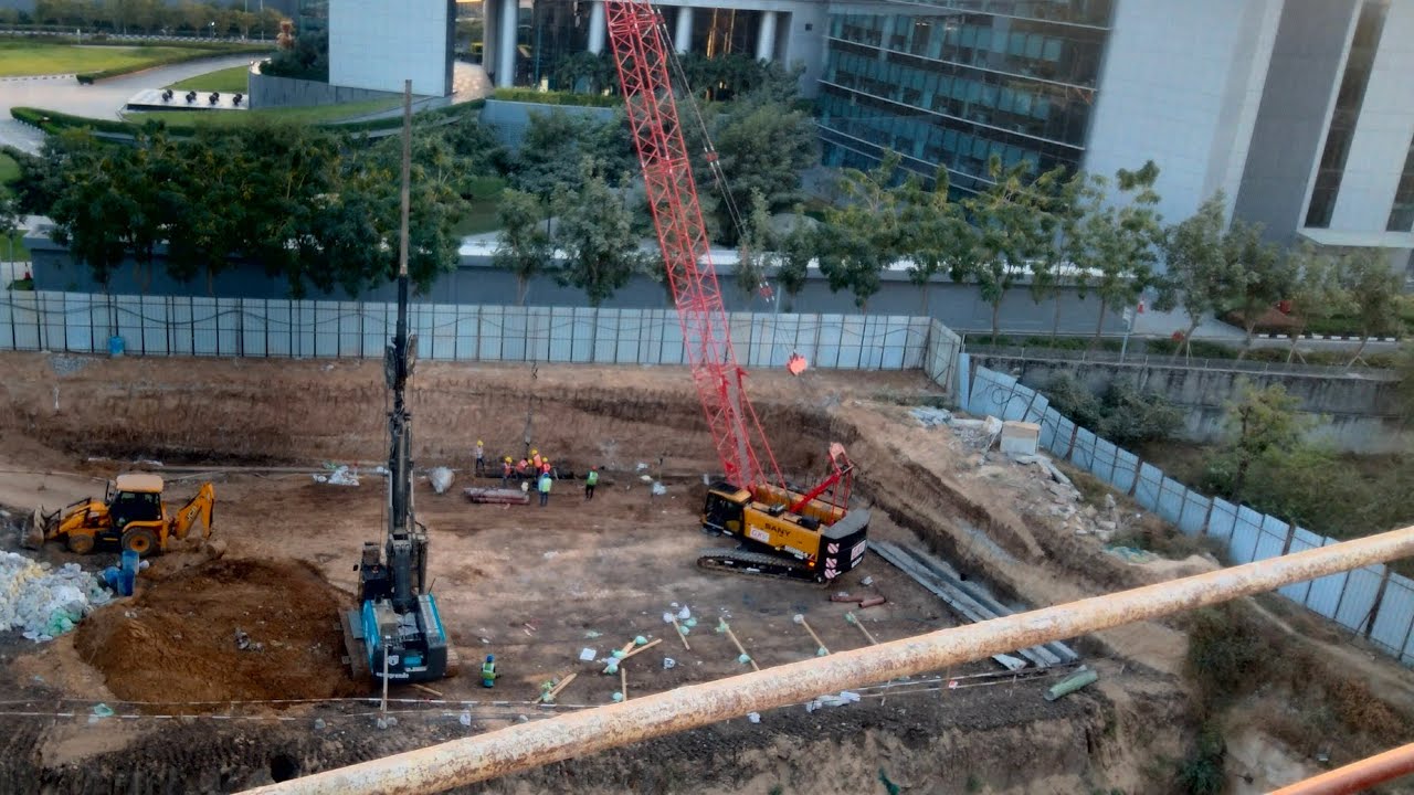 Diaphragm wall cage lifting and lowering in panel.