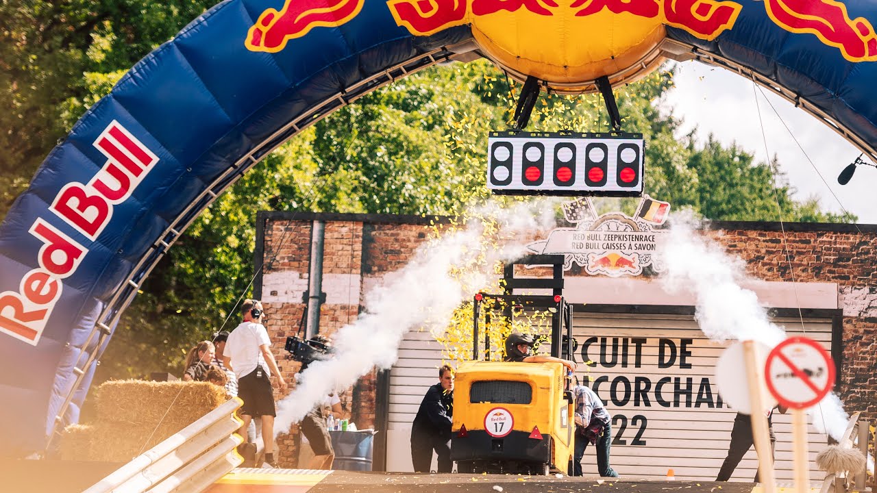 WHAT? THIS GUY IS DRIVING BACKWARDS? Team Fisheye exaequo 1st place @redbull soapboxrace