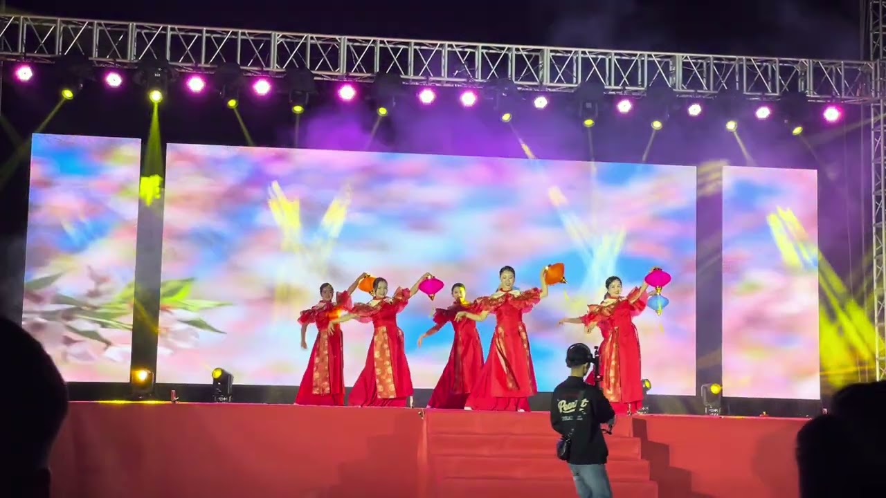 Múa liên khúc Xuân , Đẹp làm sao, nắng có còn xuân
