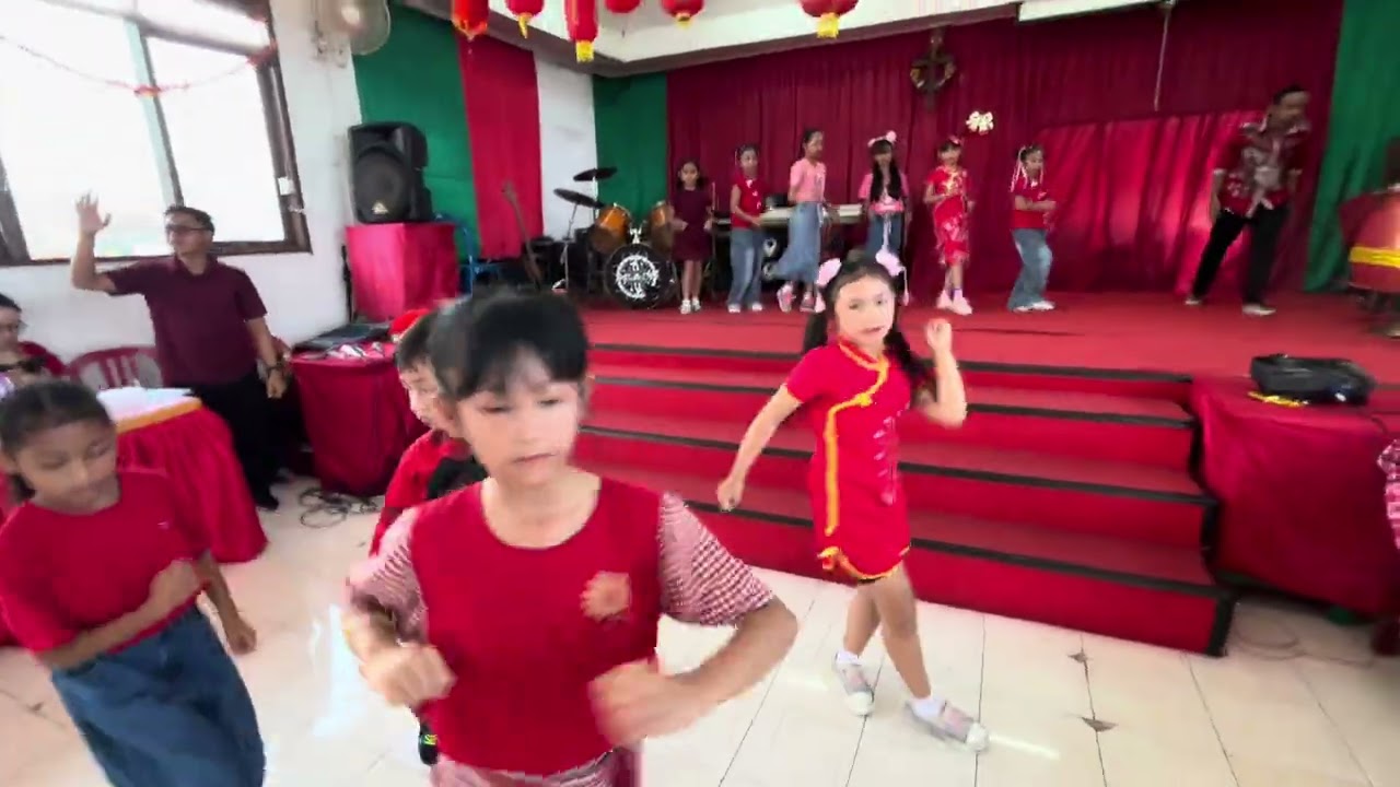Penampilan dance perayaan imlek