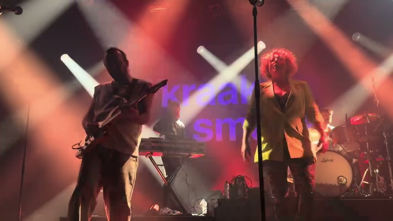 Kraak & Smaak-Running after time(remix) Live @doornroosje 