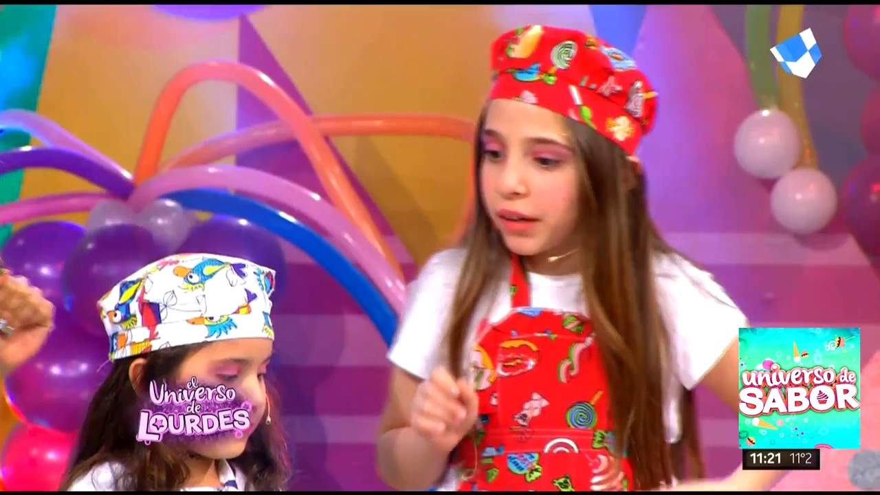 Universo de Sabor   PANQUEQUES CON HELADO Y FRUTAS  (JUANA LOBO)