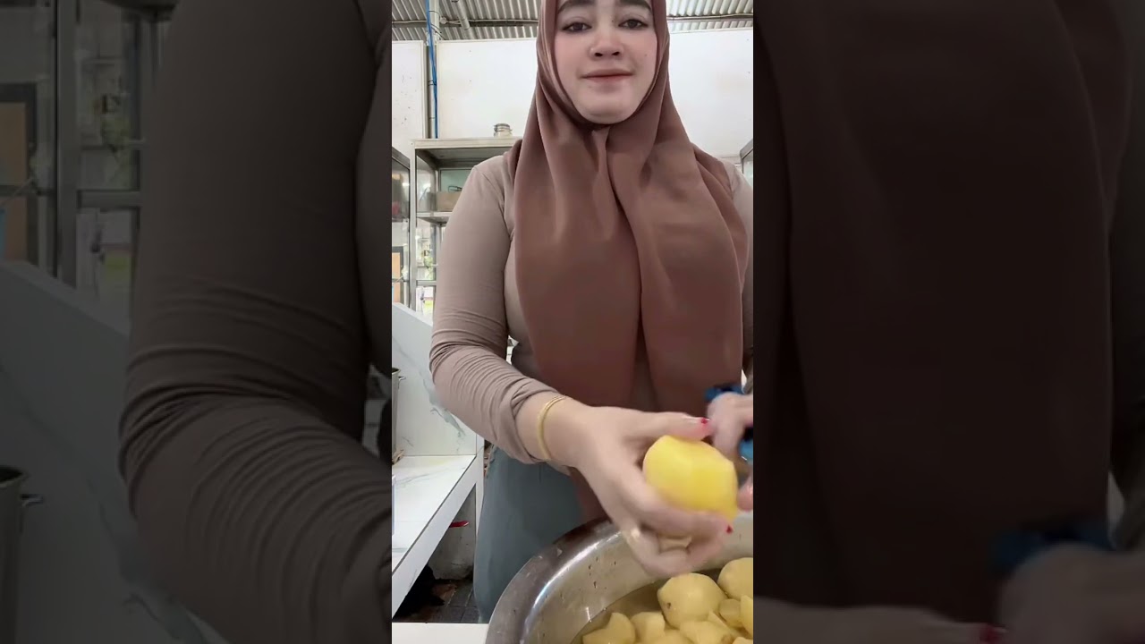 masak kentang di dapur warung bunda cantik gemoy.. #dailyvlog #foodlover #streetfood #foodblogger