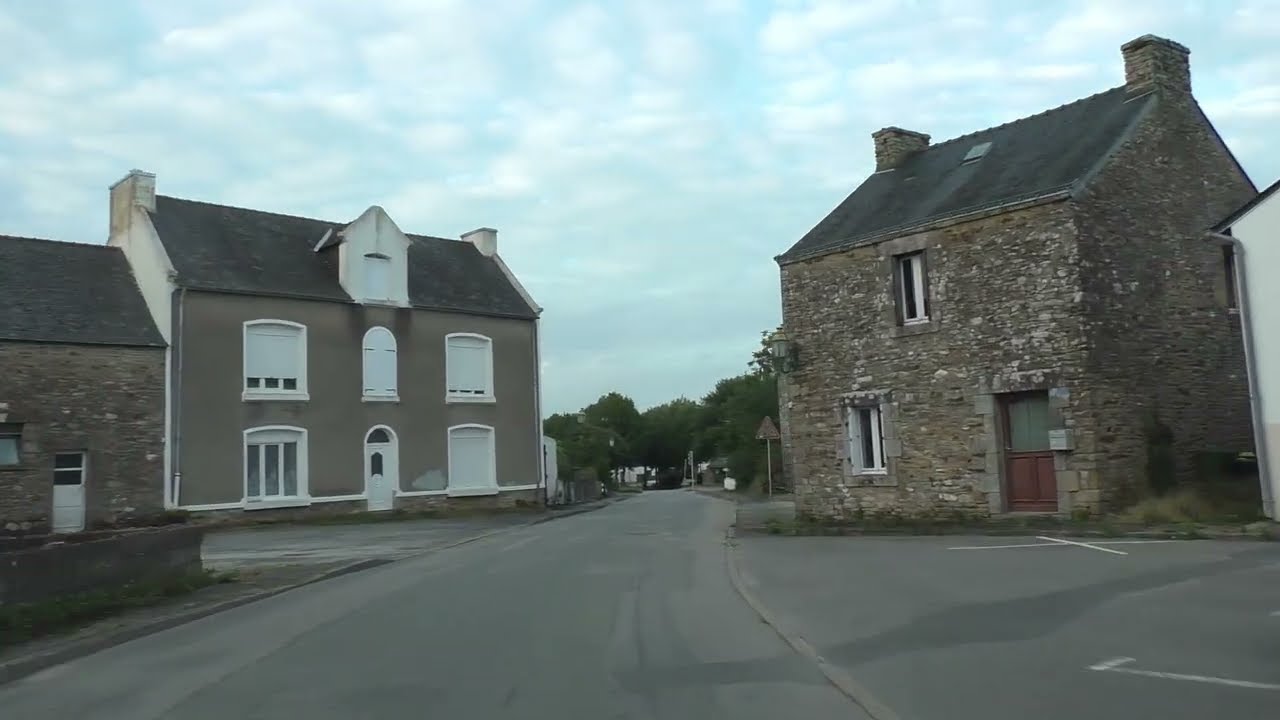 Driving On D113, Rue Joseph Evenas & Rue des Trois Clochers, 56400 Plumergat, Morbihan, France