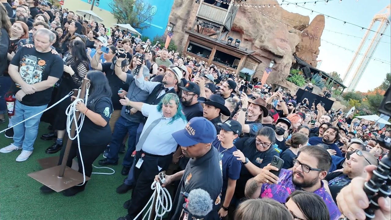 The Sold Out Experience Of Knotts Nightmares Revealed - Scary Farm Preview & Lights On Haunted House