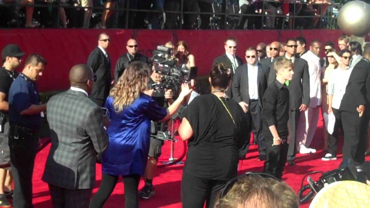Justin Bieber Walks The Red Carpet At The 2011 ESPY Awards! - Part Two!