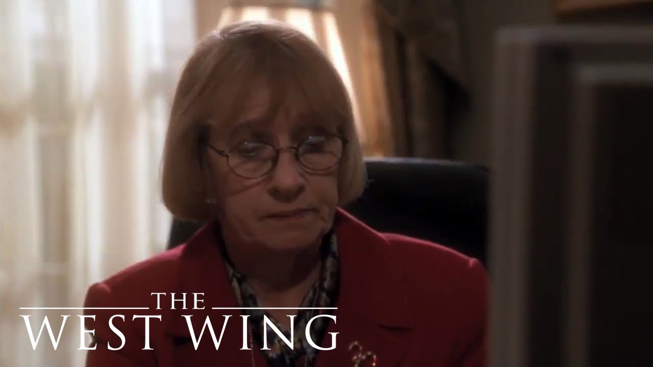 Mrs. Landingham erz&auml;hlt Charlie von ihren S&ouml;hnen | The West Wing DE