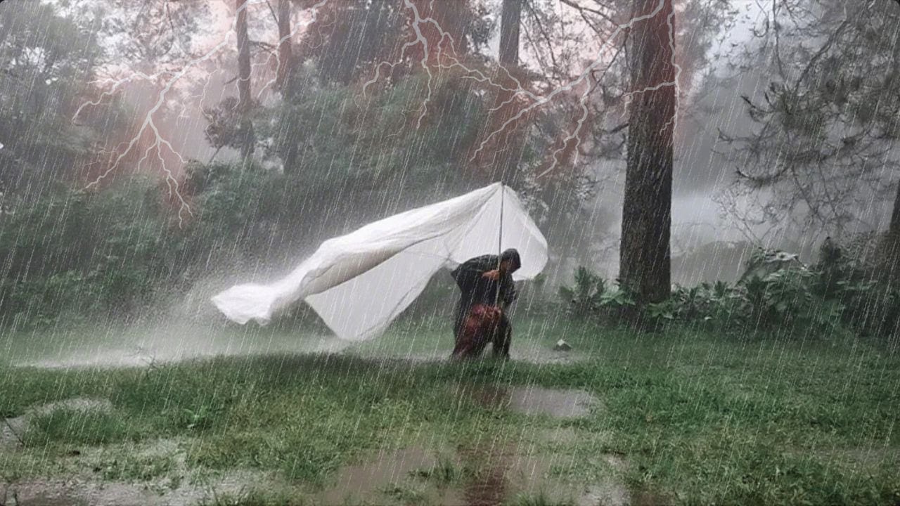 BAD WEATHER LIGHTNING STORMS AND VERY HEAVY RAIN ‼️ ⛈️ SOLO CAMPING IN HEAVY RAIN