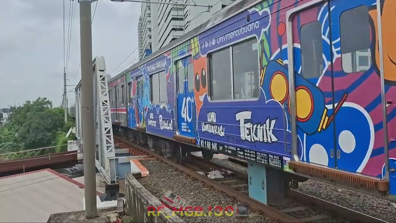 JR205+57 Arriving At Kampung Bandan Station Bound For Jakarta Kota (Tanjung Priok Line)