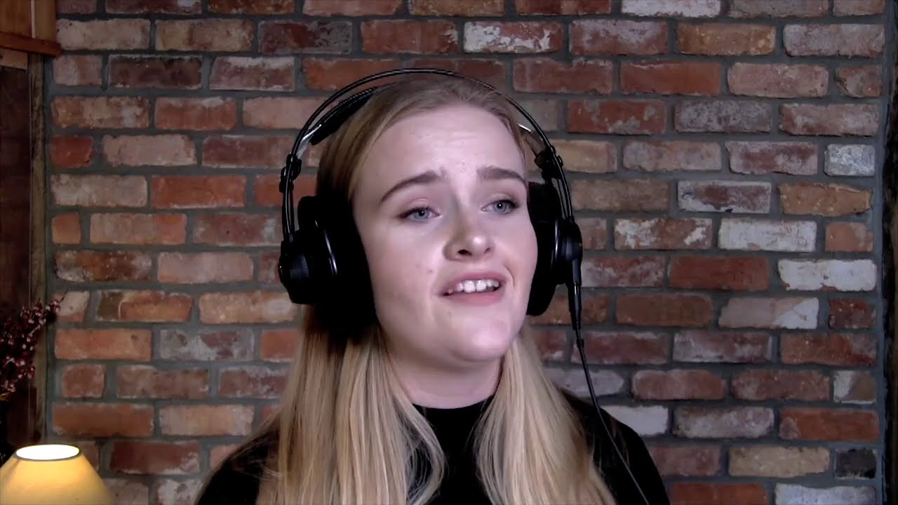 Chloe Collins 