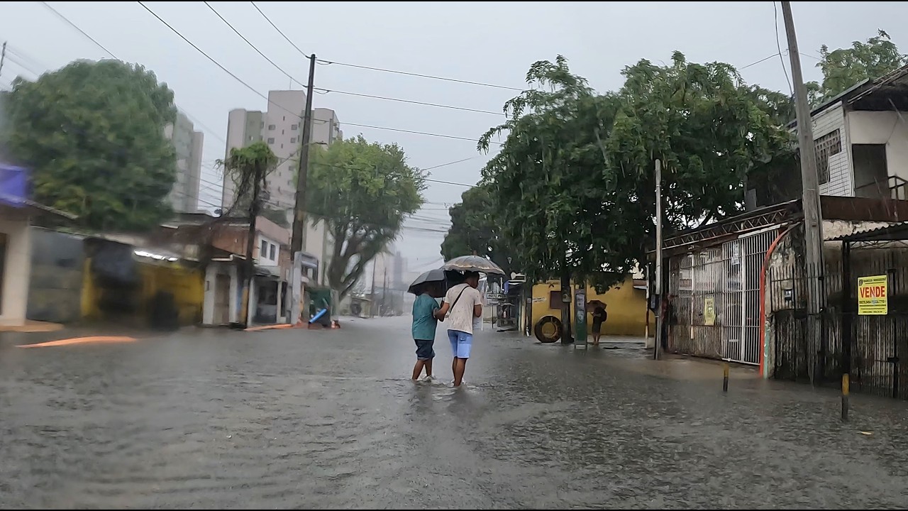 CHUVA NO RECIFE RUAS ALAGADAS ILHADOS PIEDADE CANDEIAS JABOATAO
