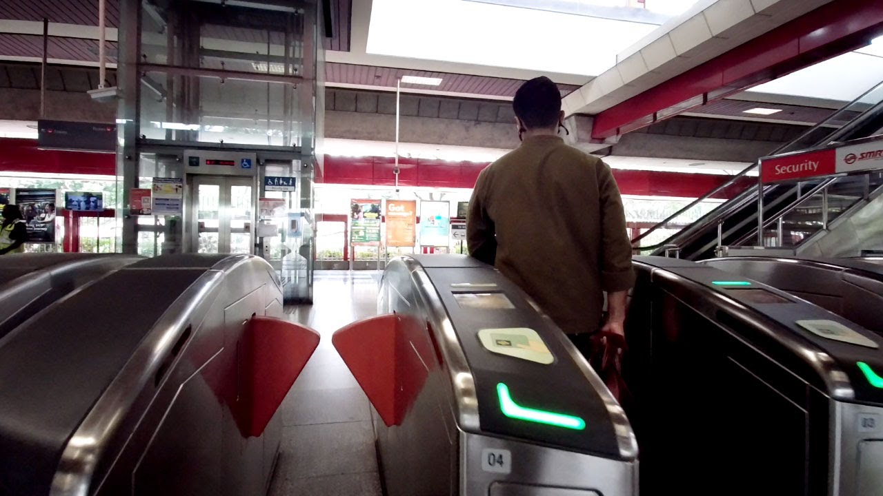 Singapore MRT ride from Chinese Garden to City Hall train station + walk to Clarke Quay (1 of 2)