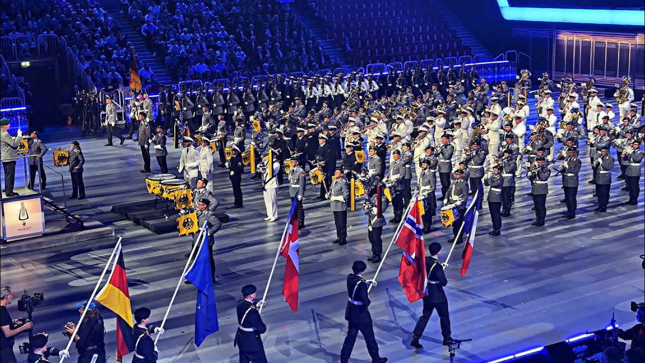 Königgrätzer Marsch + Auf Ansbach Dragoner! Vereinte Musikkorps der Bundeswehr + Wachbataillon BMVg
