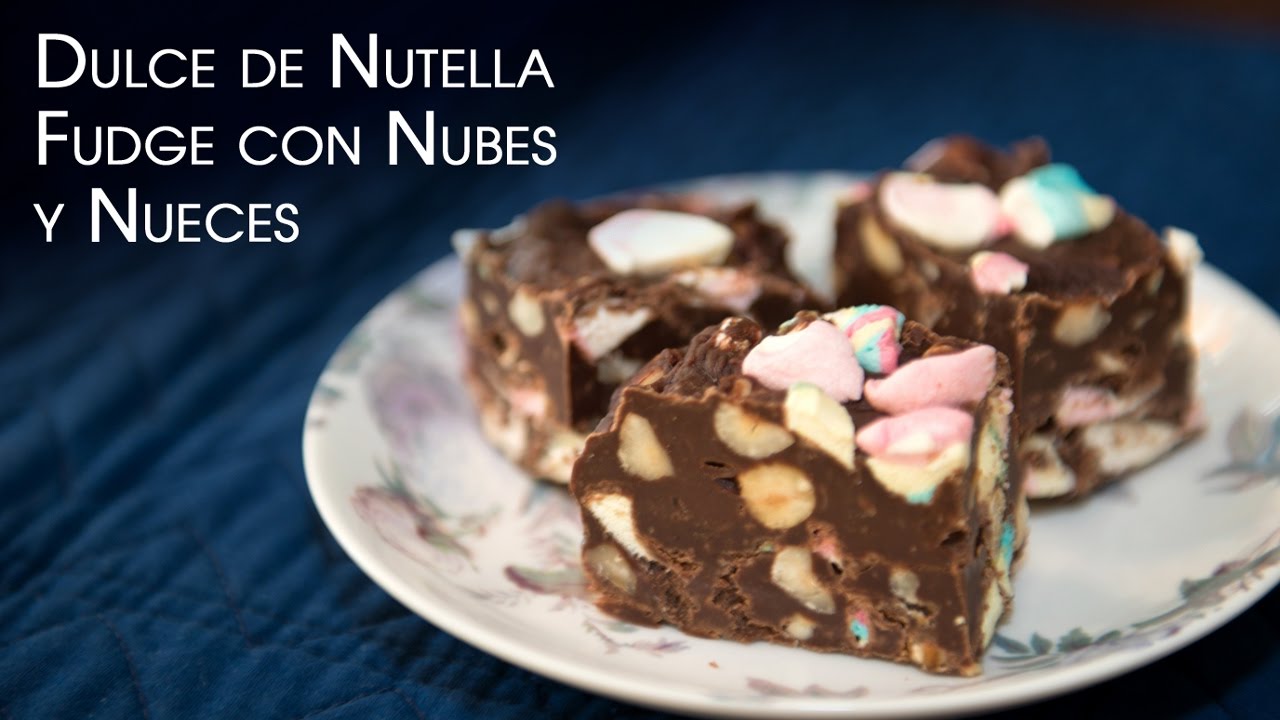 Como Hacer Tabla de Chocolate de Nutella Fudge con Nubes y Nueces