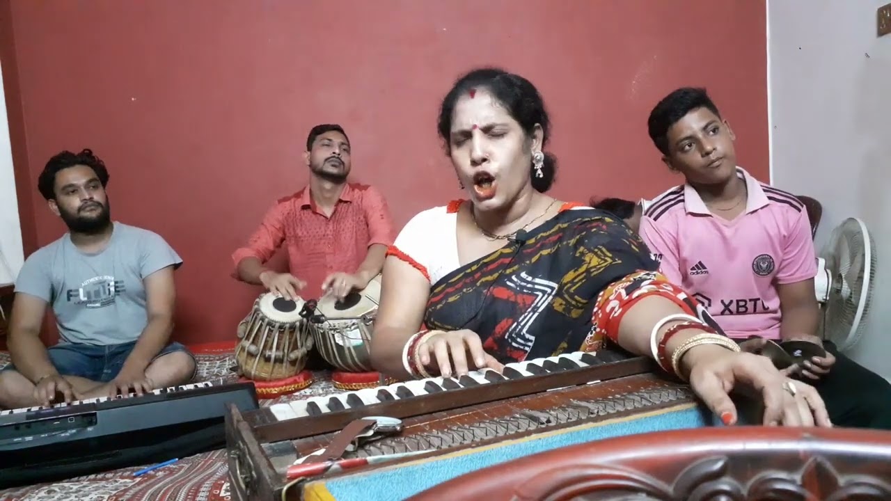 চাকরি নাই বুড়ো বাবার,বসে বসে খাচ্ছে খাবার।পপি সরকার।কিবোর্ড:পাভেল।সন্দীপ।chakri nai buro @SurForing