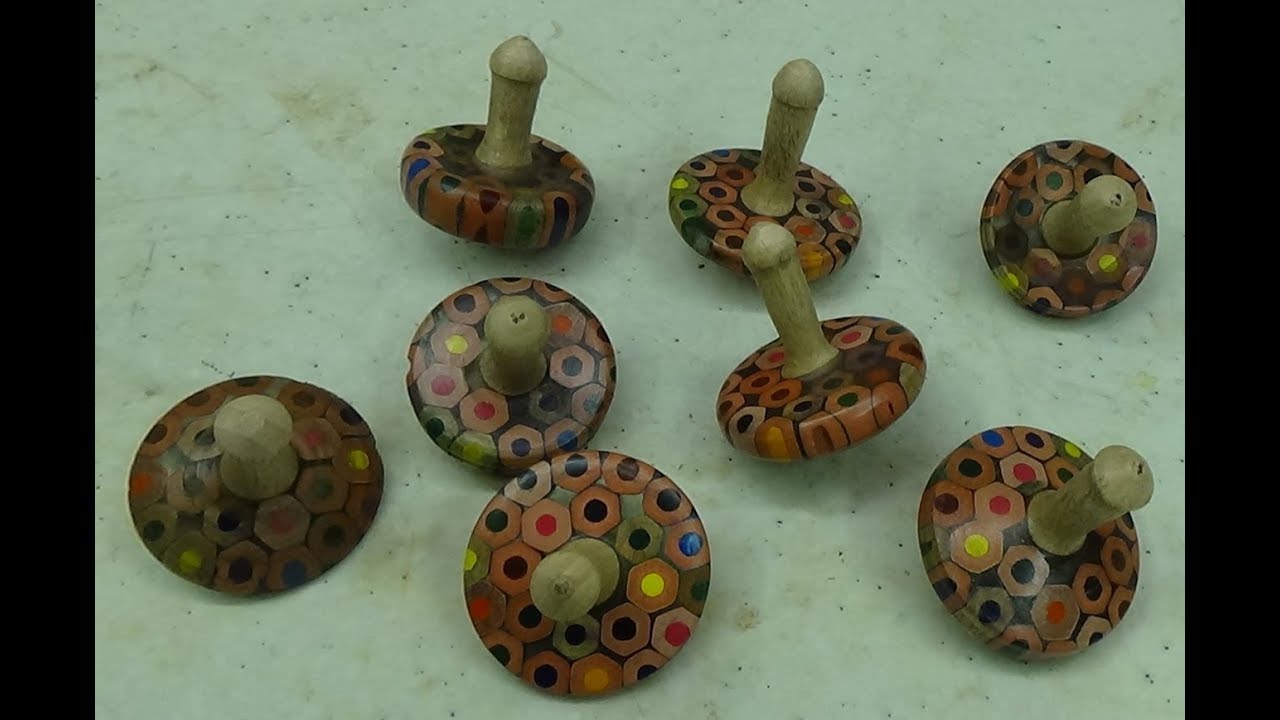 Tournage de toupies en crayons de couleurs et résine