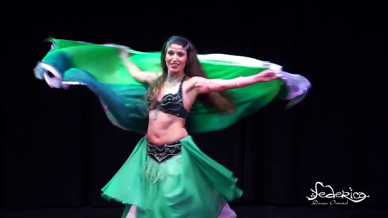 Federica con doble velo. Danza Oriental Granada