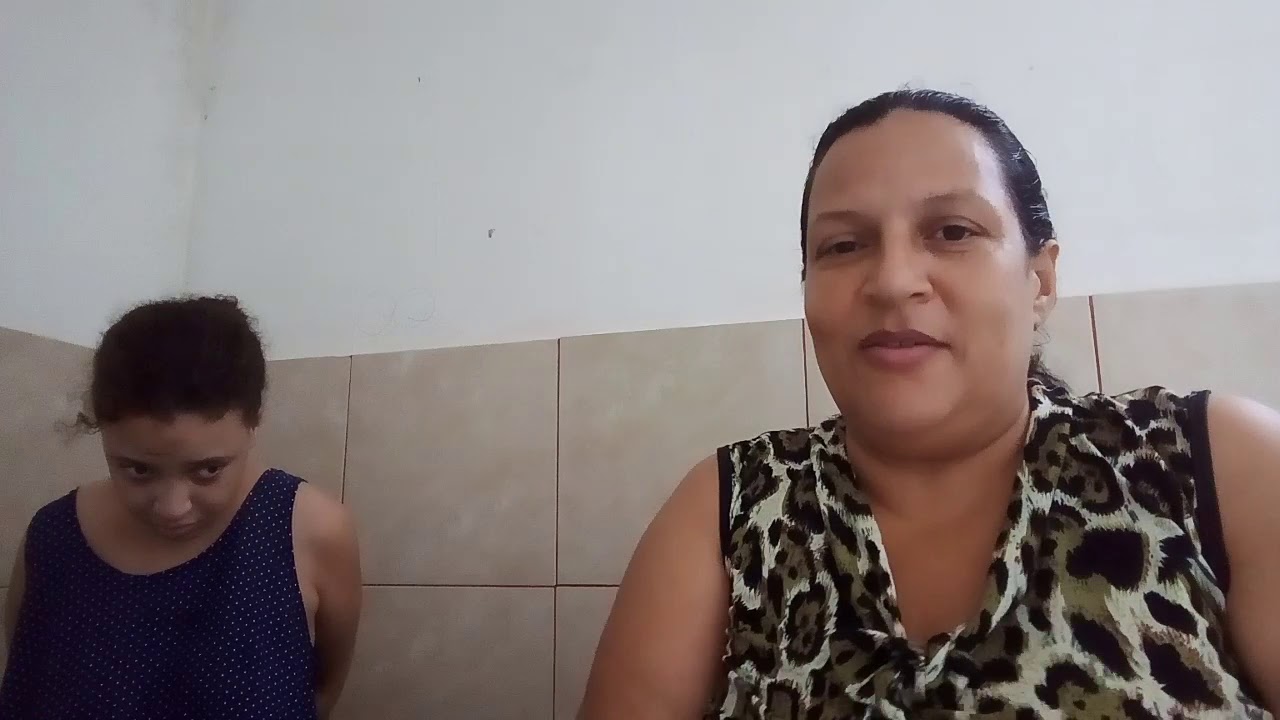 porque minha filha autista fica presa no quarto?vejam