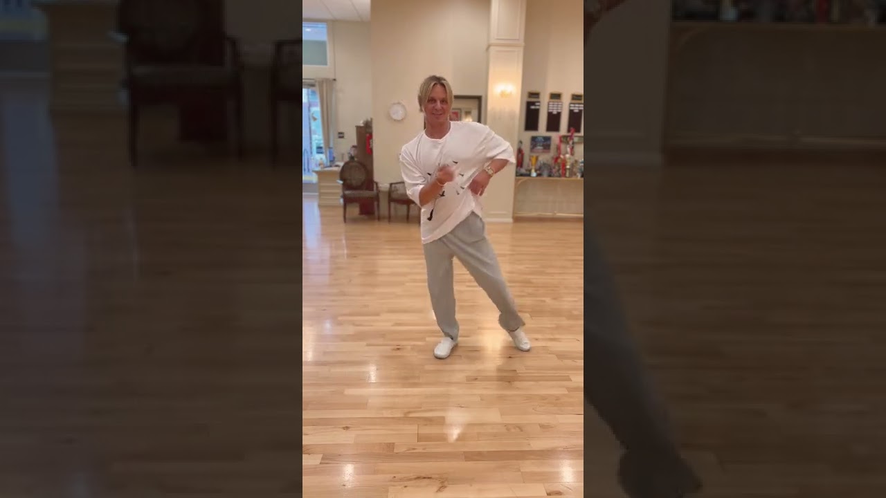 🇧🇷 Batofogo + reverse - One of the coolest Samba steps - learn more with 📲 &ldquo;Dance With Oleg&rdquo;