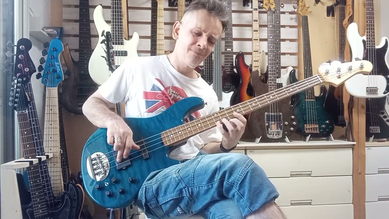 Mid-Market Japanese basses; Lakland Skyline Japan SKL4DX. Pre-shipment test, ELECTRIC BASS REVIEW