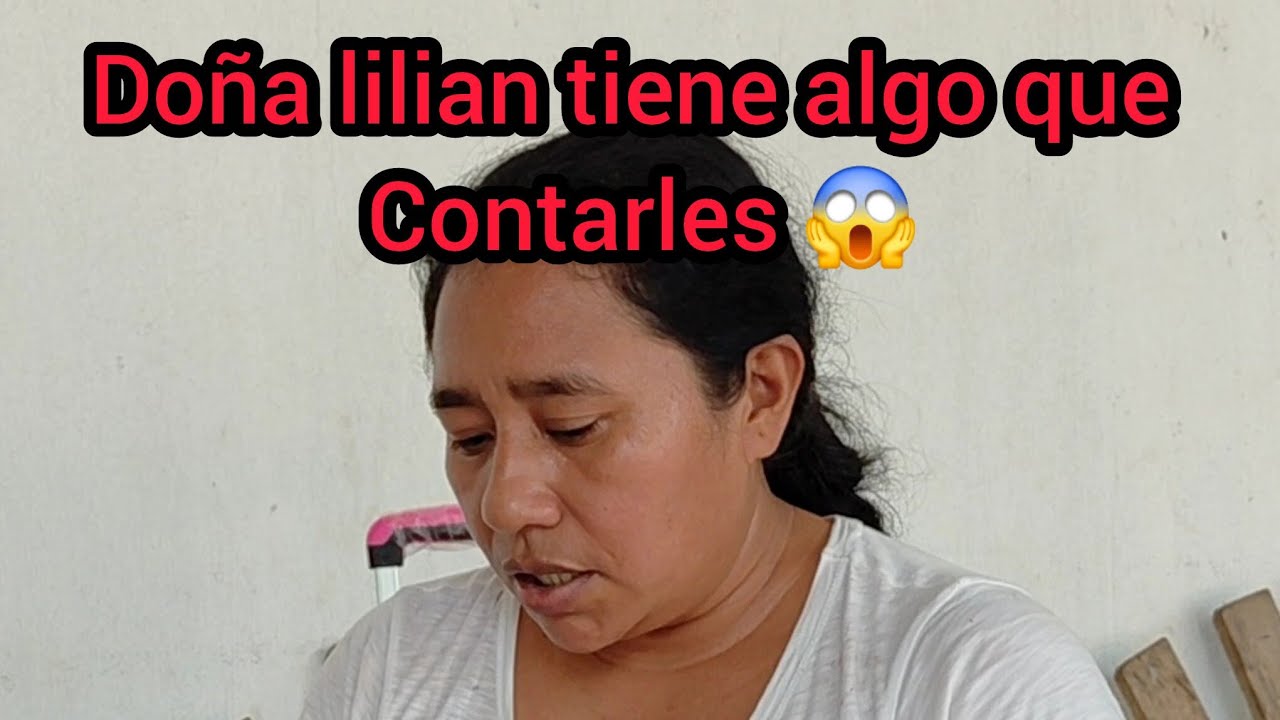 Asi es como doña lilian empieza a forrar los cuadernos de chechi ❤️