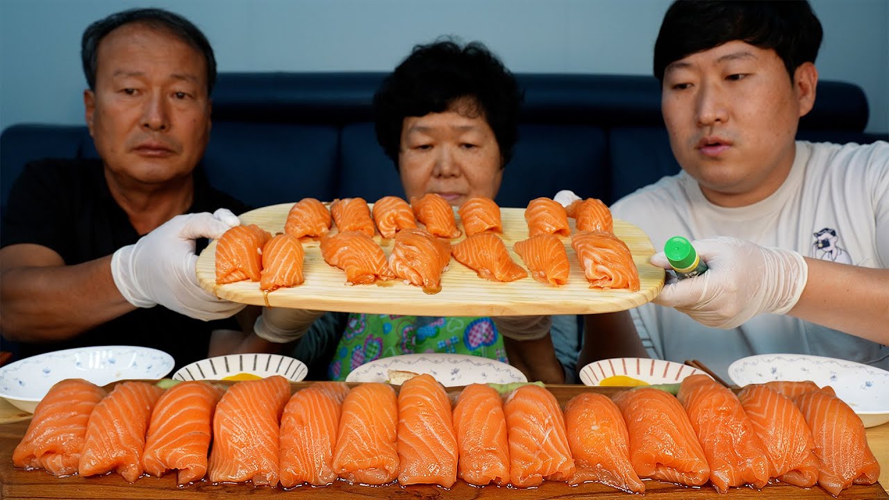 🍣Суши с гигантским лососем в домашних условиях - кулинарное шоу Мукбанг.