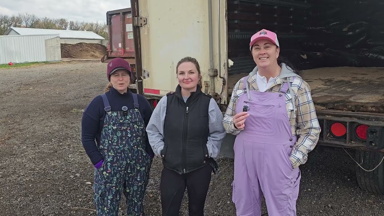 Хранение подстилки навалом в конюшнях Moctezuma | Barn Besties