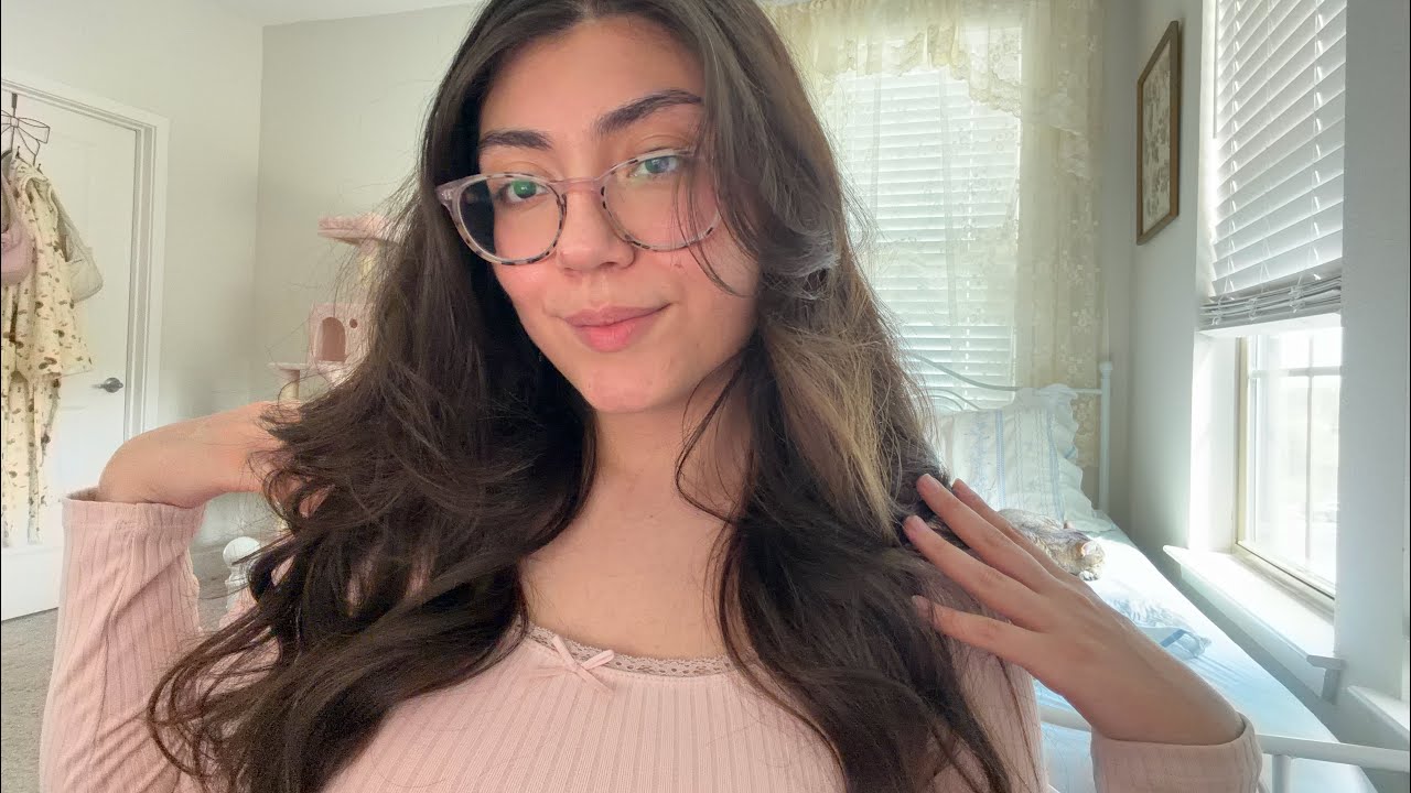 ASMR skin sounds & shirt scratching