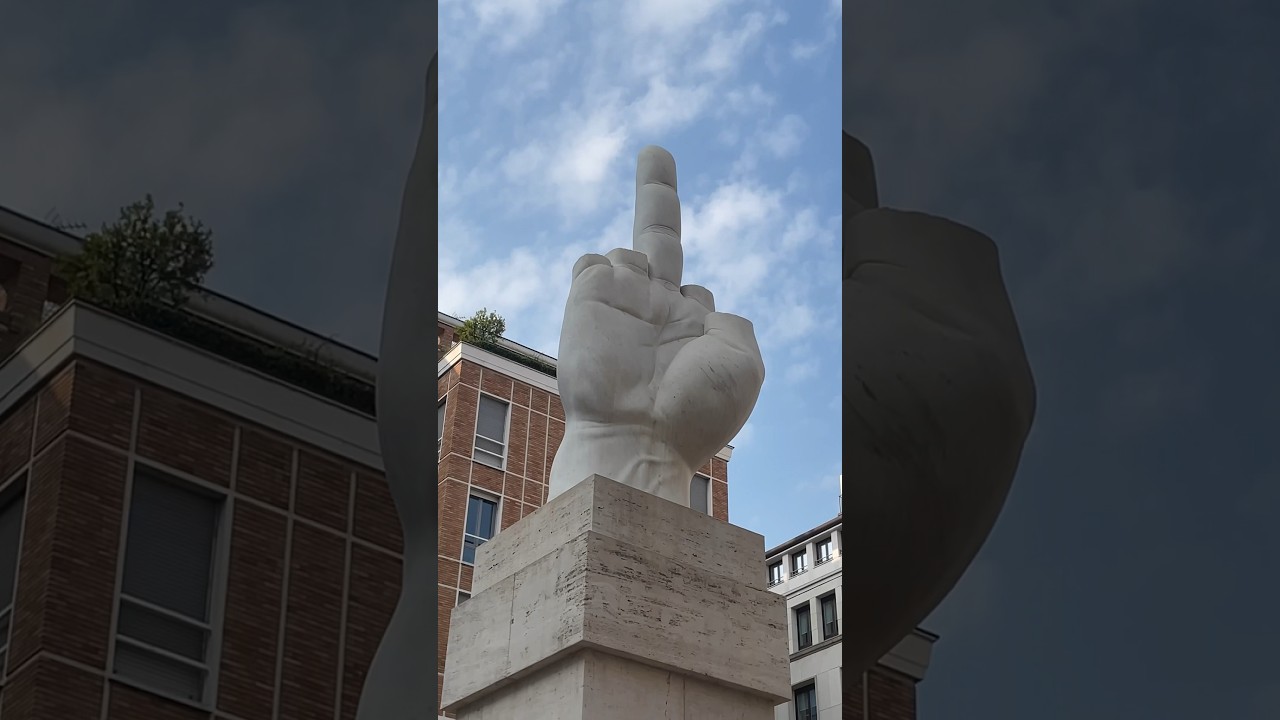 Milano, in quel di piazza Affari #milano #milanodavedere #city