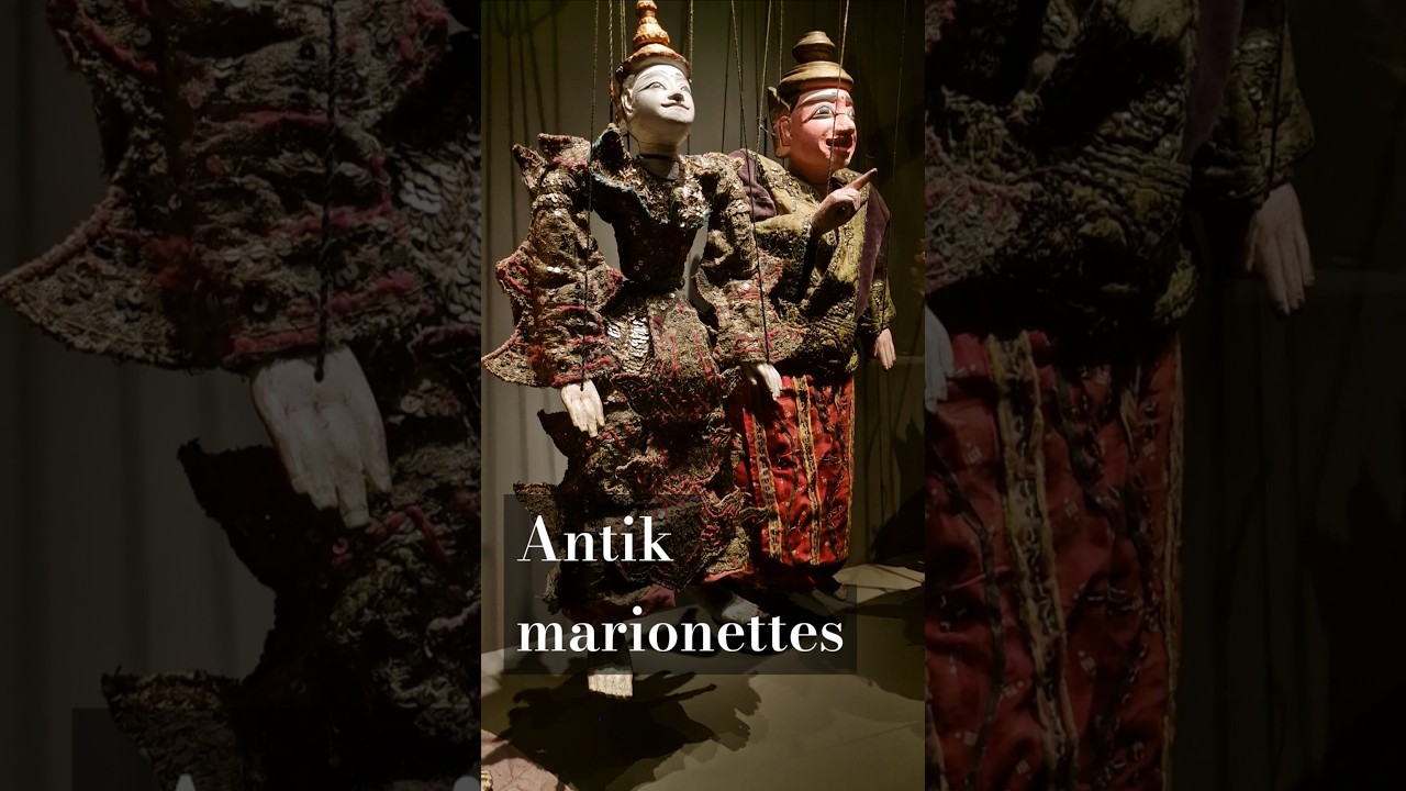 M&uuml;nchen museum. Antik puppen teatr. Antik marionettes. Museum vibe. China teater. Japan mask