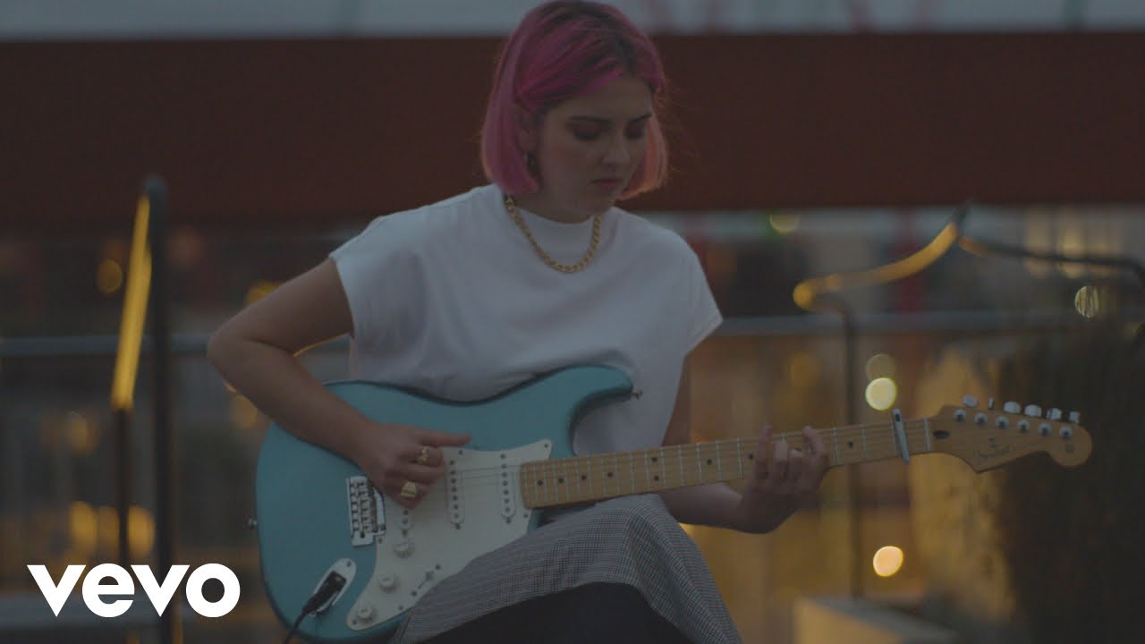 Emily Burns - My Town (Live)