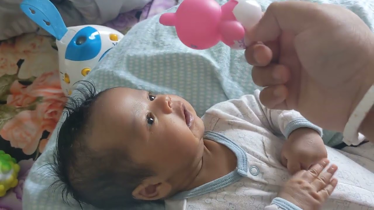 Newborn Baby's Vision | Development of Infant Visual Tracking| Newborn's ability to follow an object