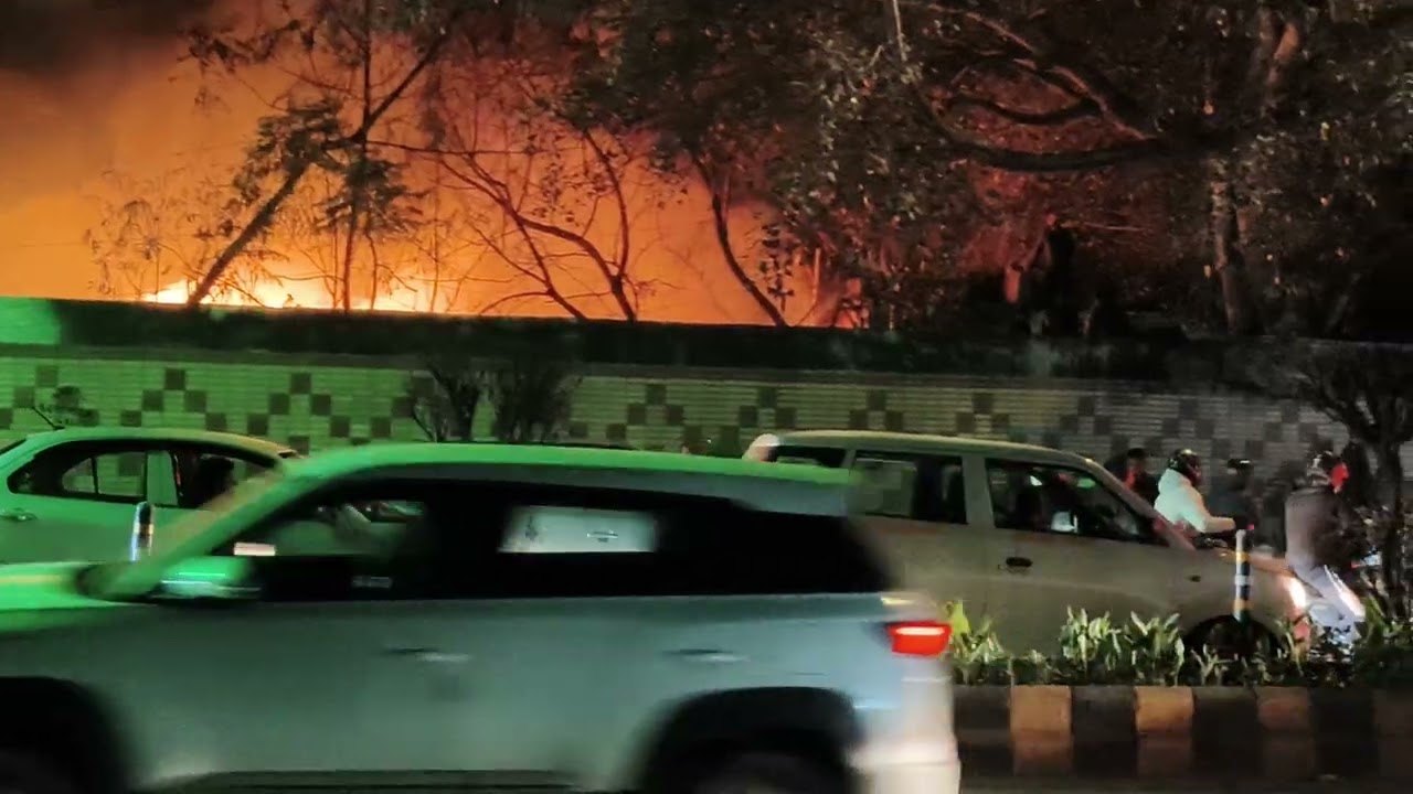 Safdarjung Airport Flyover Ke Niche Lagi Bhayankar Aag | Ndmc Committee Godown M Lagi Aag 