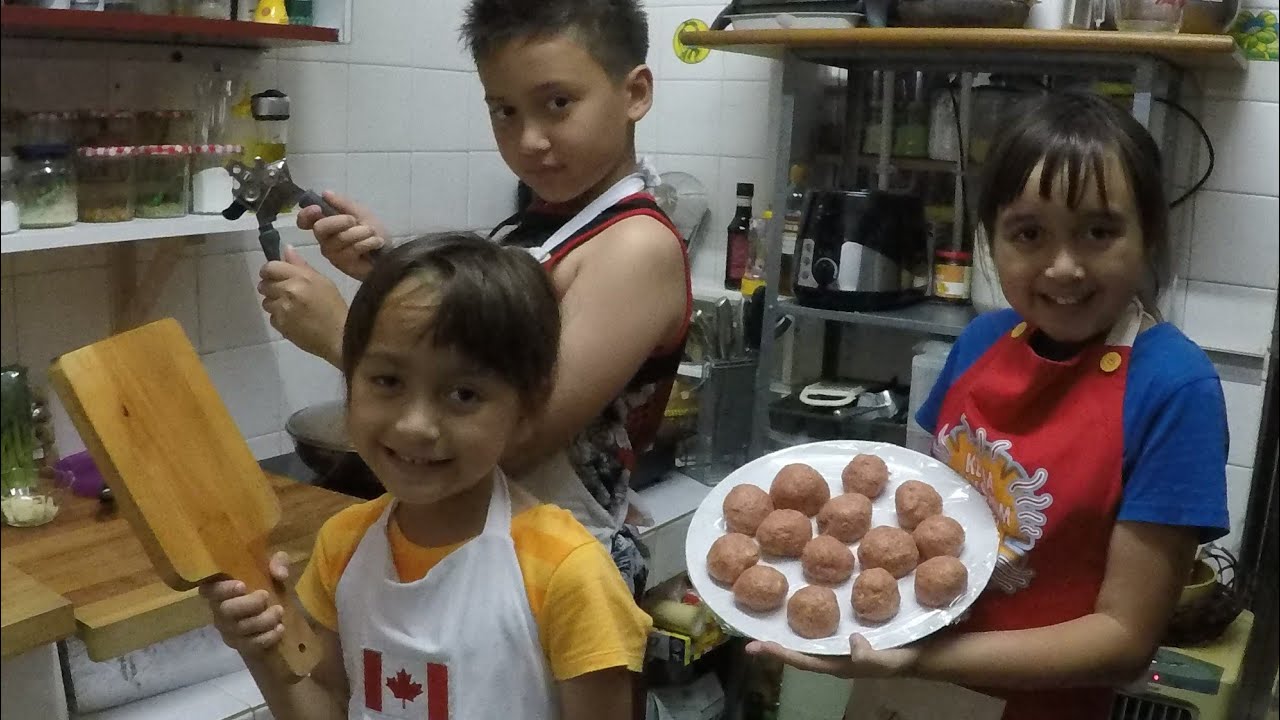 3 Bocah di Dapur