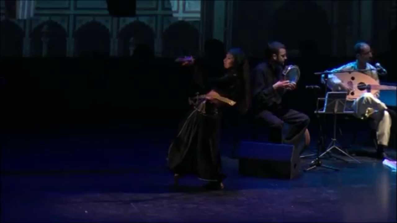 Danza con Sable y Bandeja Marroqui. Federica Masi