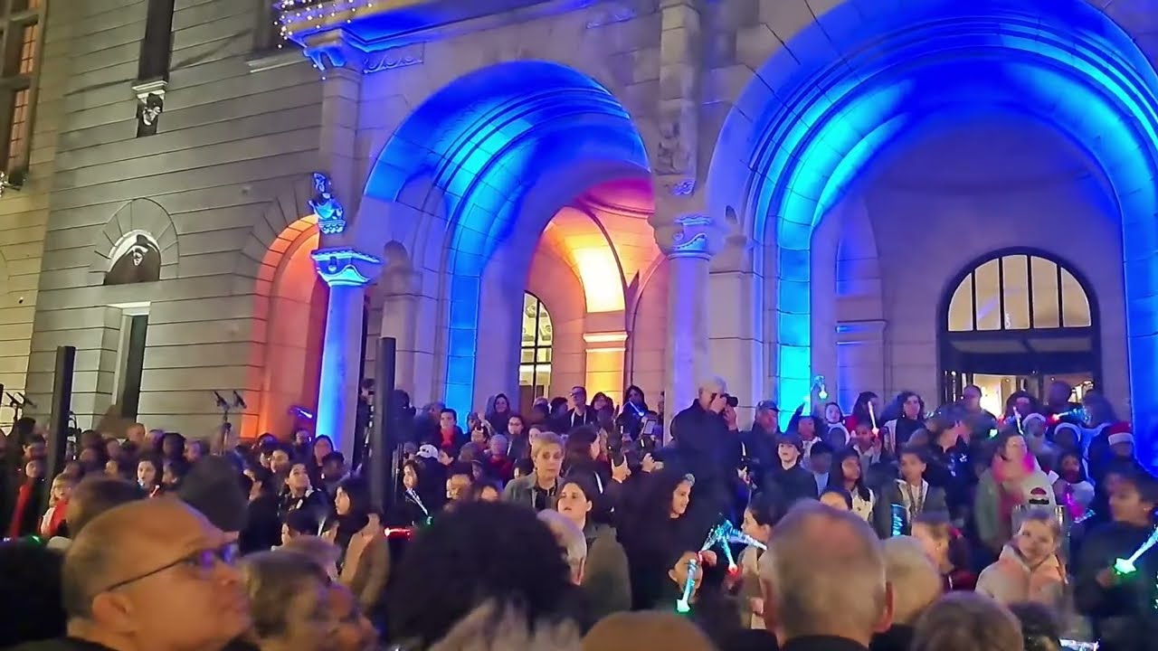 Zangexpress Scholenkoor - Ontsteking Kerstlichtjes Stadhuis Rotterdam 12-12-2025