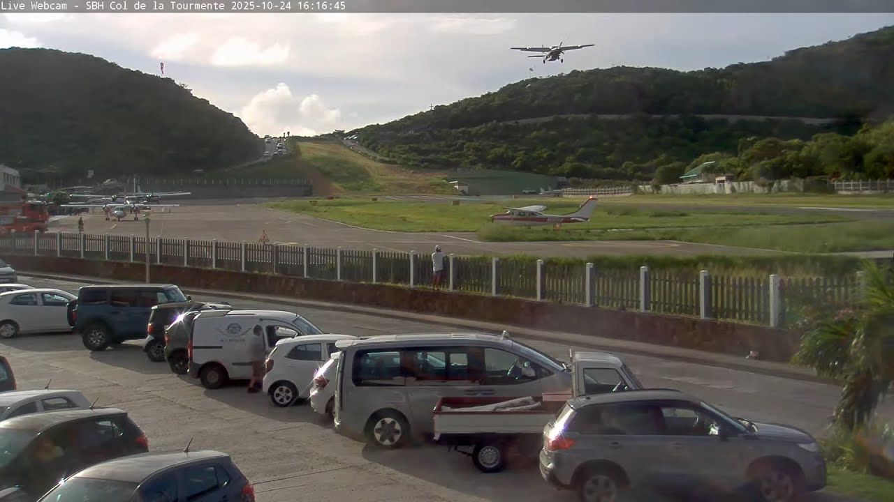 Go Around St Barth - Traffic on the Runway