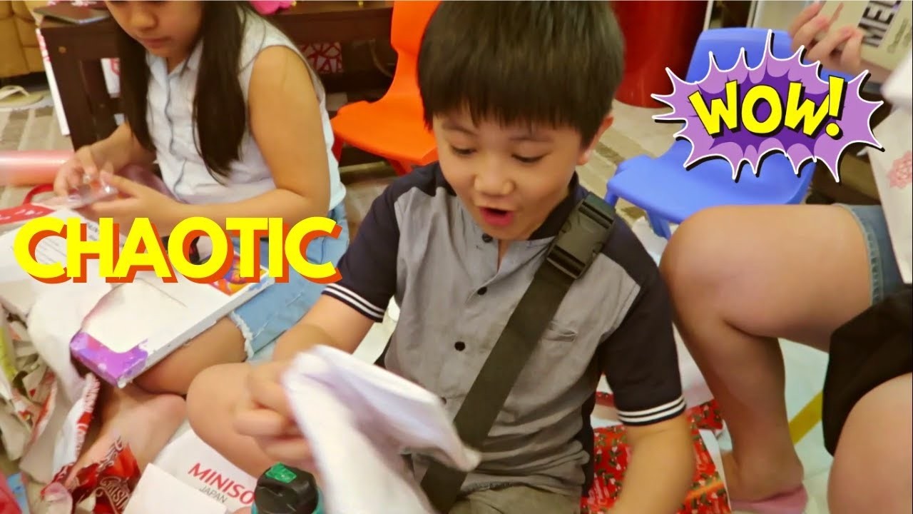 Chaotic Exchanging of Gifts! (vlogmas pt. 2)