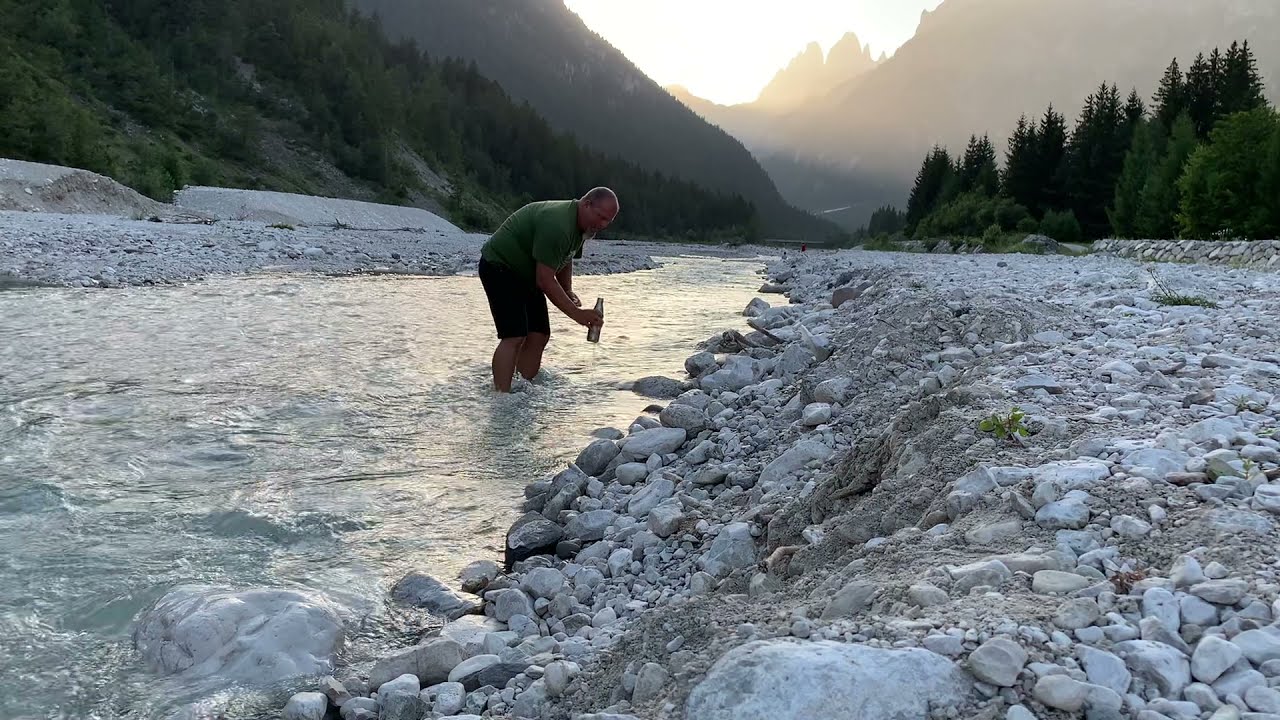 Gebirgsfluss, Wasser holen