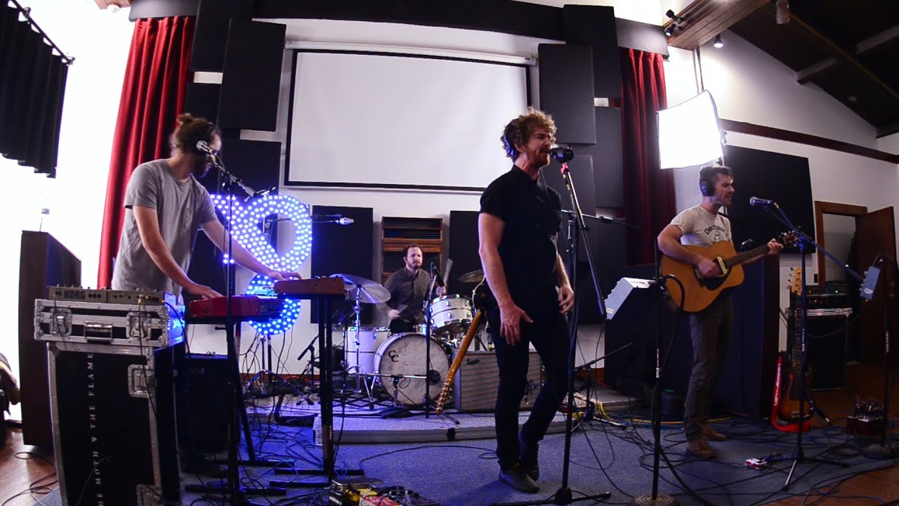The Moth & The Flame - Live While I Breathe (Live)
