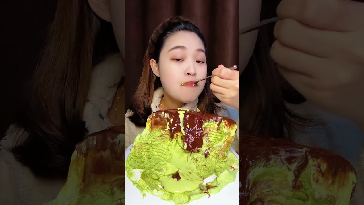 MATCHA CREPE CAKE 