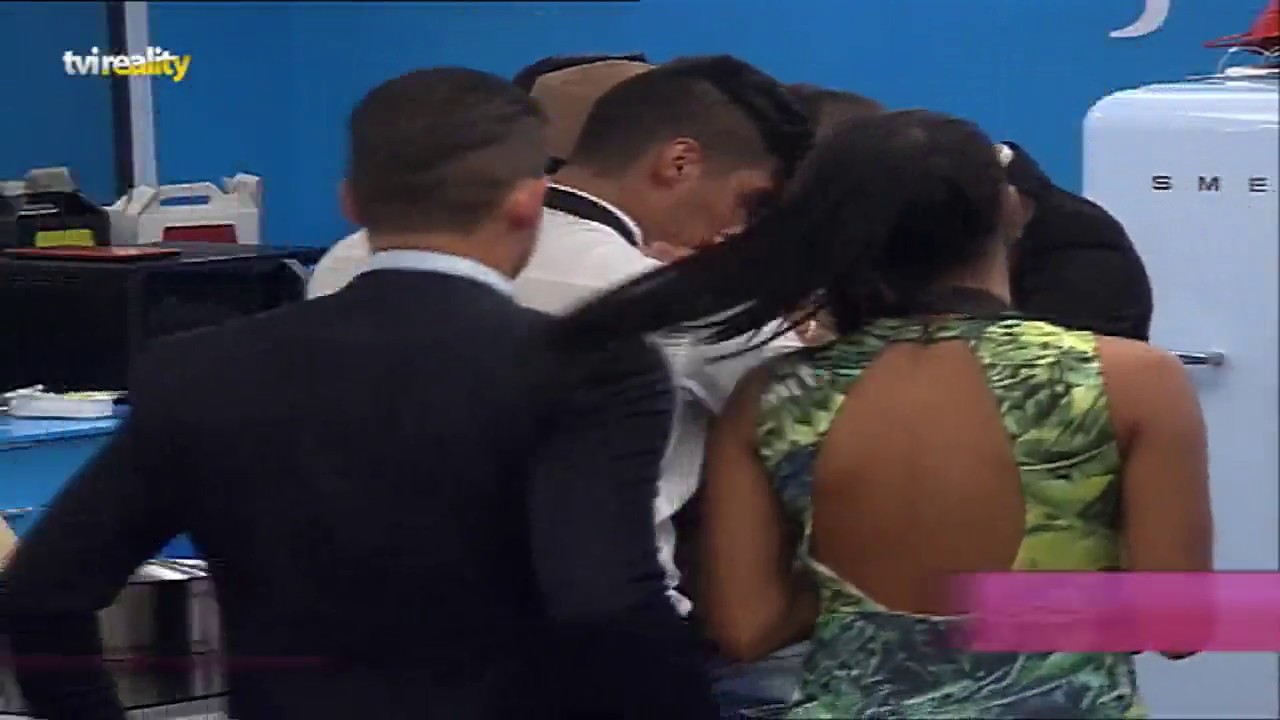 Hugo desfaz-se em lágrimas com a saída do pai - Secret Story 5