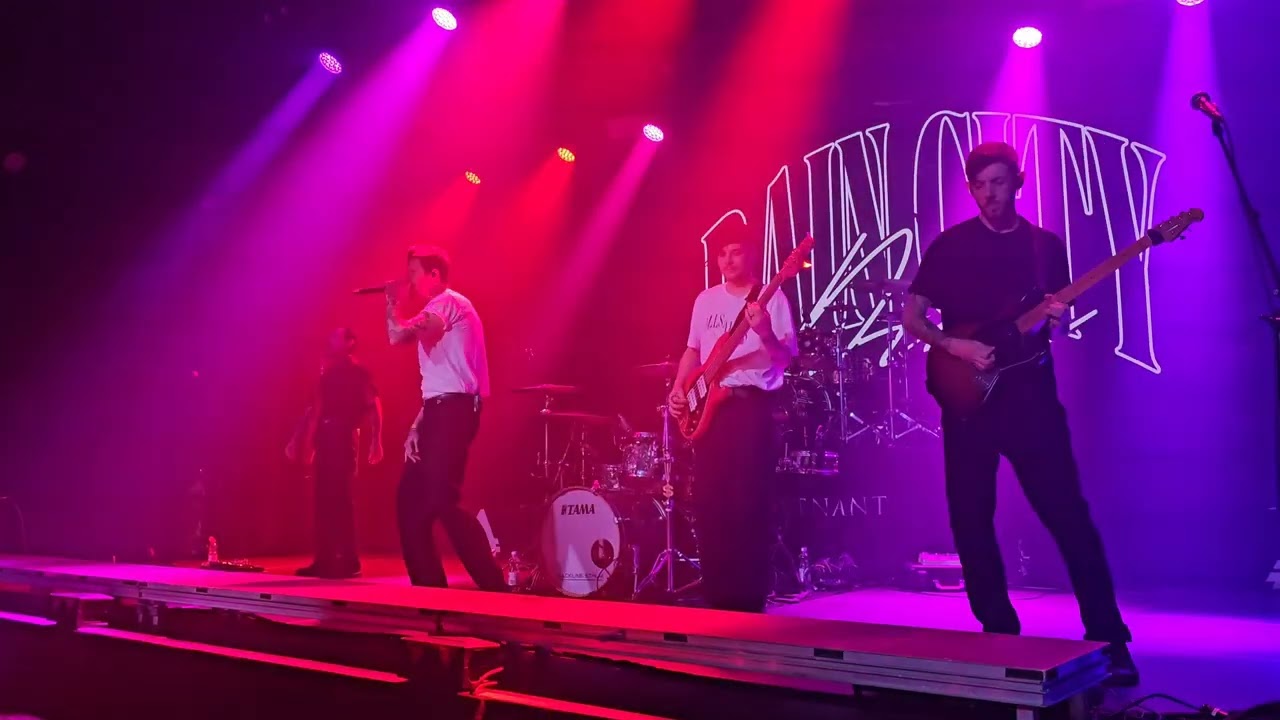 Rain City Drive - Over Me live in Tavara-asema Tampere Finland 7.2.2026